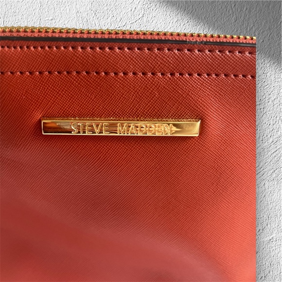 Steve Madden Crossbody Bag – Chestnut Brown with Gold Chain - Picture 3 of 7